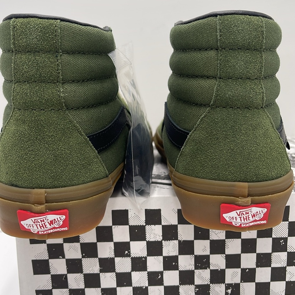 Vans WMNS Skate Sk8-Hi Green/Gum
VN0A5FCC17P
Sneakersers - Picture 12 of 16